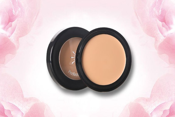 遮瑕膏要不要卸妝 遮瑕膏如何卸掉 遮瑕膏要不要卸妝 遮瑕膏如何卸掉