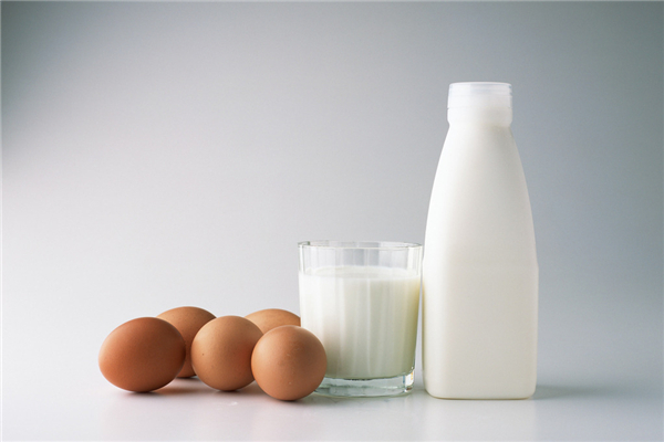 兒童喝牛奶早上喝好還是晚上喝好 兒童喝牛奶的最佳時(shí)間 兒童喝牛奶早上喝好還是晚上喝好 兒童喝牛奶的最佳時(shí)間