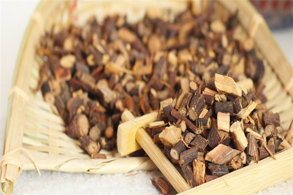 何首烏要煮多久可以食用 何首烏可以煲湯喝嗎 何首烏要煮多久可以食用 何首烏可以煲湯喝嗎