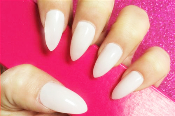 貼甲片對(duì)指甲有傷害嗎 貼甲片后指甲變綠了怎么辦