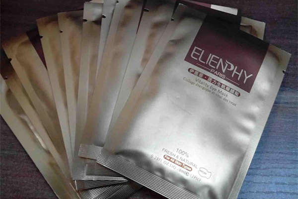 眼膜涂抹的好還是貼的好 眼膜有幾種貼法 眼膜涂抹的好還是貼的好 眼膜有幾種貼法