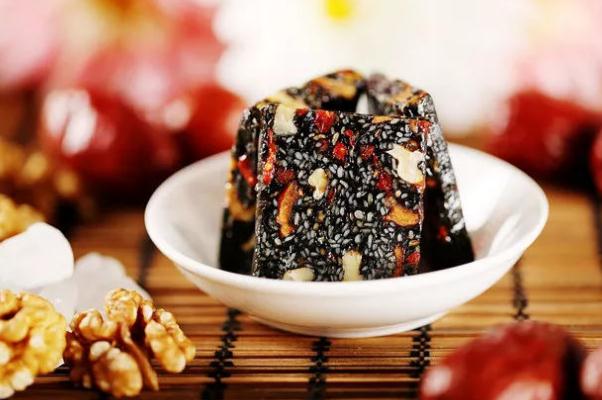 阿膠固元糕和阿膠糕哪個(gè)好 阿膠固元糕男士吃了有什么作用 阿膠固元糕和阿膠糕哪個(gè)好 阿膠固元糕男士吃了有什么作用