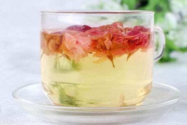 玫瑰茶要用熱水泡嘛 玫瑰花茶要用多少度的開(kāi)水泡 玫瑰茶要用熱水泡嘛 玫瑰花茶要用多少度的開(kāi)水泡