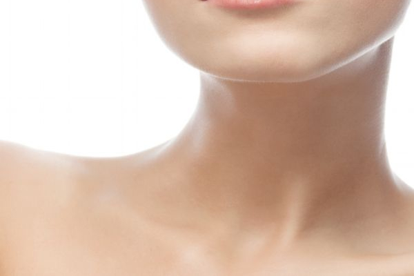 頸紋跟年齡有關系嗎 頸紋一般多大年齡會出現(xiàn) 頸紋跟年齡有關系嗎 頸紋一般多大年齡會出現(xiàn)