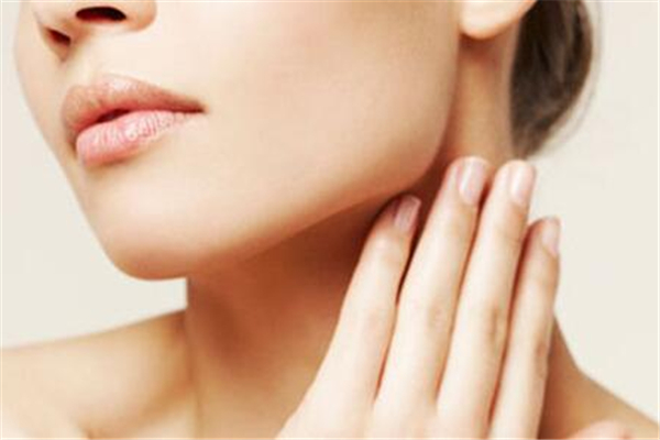 頸紋跟年齡有關系嗎 頸紋一般多大年齡會出現(xiàn) 頸紋跟年齡有關系嗎 頸紋一般多大年齡會出現(xiàn)