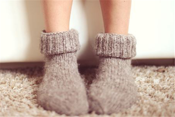 冬季睡覺(jué)腳冷怎么辦 冬天為什么睡覺(jué)腳冷 冬季睡覺(jué)腳冷怎么辦 冬天為什么睡覺(jué)腳冷