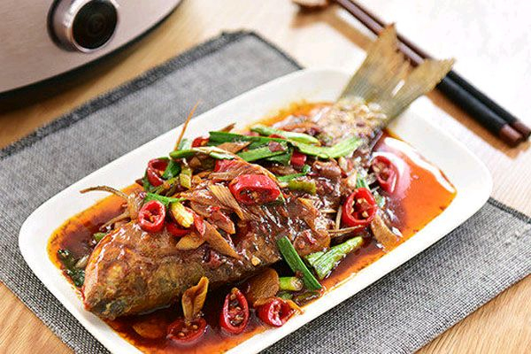 鯽魚可以蒸著吃嗎 鯽魚怎么蒸才好吃 鯽魚可以蒸著吃嗎 鯽魚怎么蒸才好吃