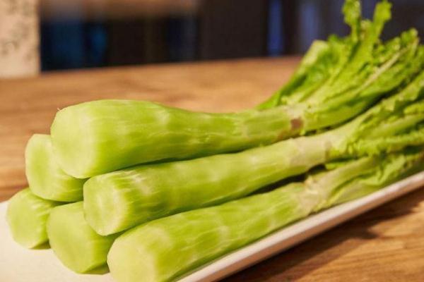 萵苣要煮多久 萵苣要削皮嗎 萵苣要煮多久 萵苣要削皮嗎