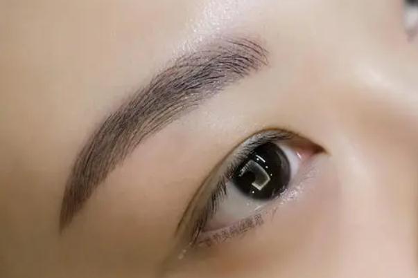 紋眉毛是手工紋好還是機(jī)器紋 紋眉毛是用針好還是用刀片好 紋眉毛是手工紋好還是機(jī)器紋 紋眉毛是用針好還是用刀片好