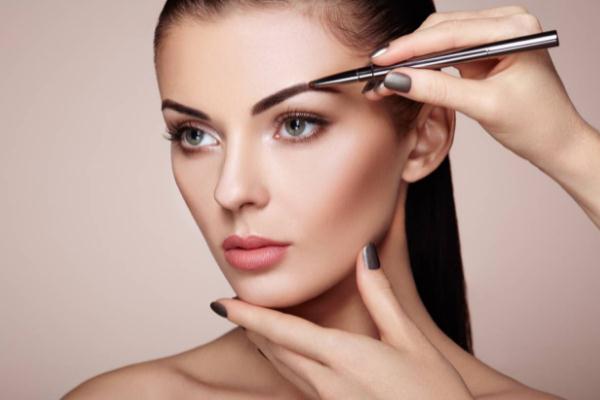 畫眉毛用眉筆還是眉粉好 畫眉毛是眉頭重還是眉尾重 畫眉毛用眉筆還是眉粉好 畫眉毛是眉頭重還是眉尾重