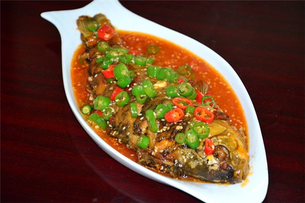 鯽魚有魚腥線嗎 鯽魚怎么去除土腥味 鯽魚有魚腥線嗎 鯽魚怎么去除土腥味