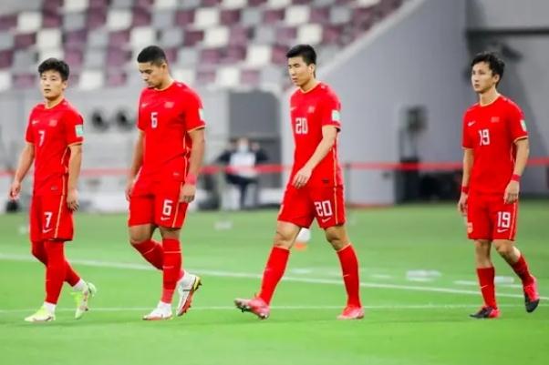 踢足球要具備什么條件 國(guó)足飛赴阿聯(lián)酋沙迦備戰(zhàn)12強(qiáng)賽