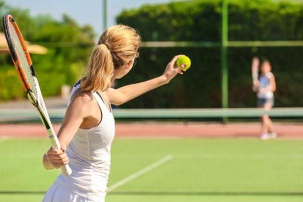 打網(wǎng)球?qū)οドw有損傷嗎 打網(wǎng)球?qū)ρ劬τ泻锰巻? alt=