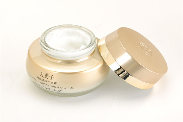 面霜每天都要用嗎 用完乳液還需要用面霜嗎 面霜每天都要用嗎 用完乳液還需要用面霜嗎