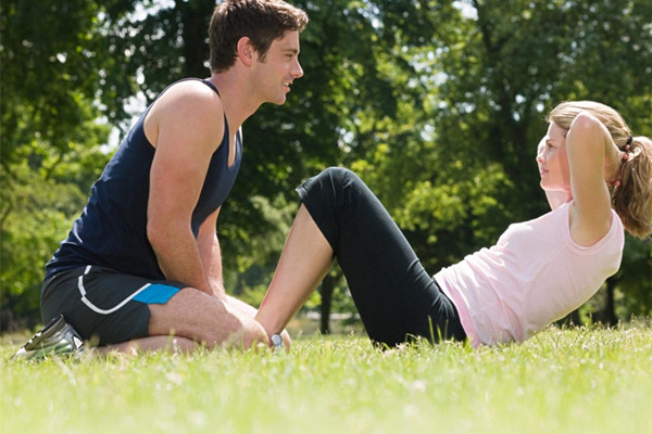 做仰臥起坐什么時(shí)間做最好 做仰臥起坐會傷到腰嗎 做仰臥起坐什么時(shí)間做最好 做仰臥起坐會傷到腰嗎