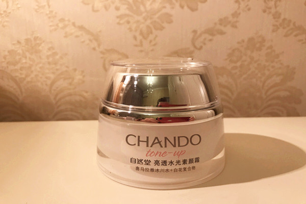 素顏霜對(duì)皮膚有害嗎 如何正確使用素顏霜 素顏霜對(duì)皮膚有害嗎 如何正確使用素顏霜