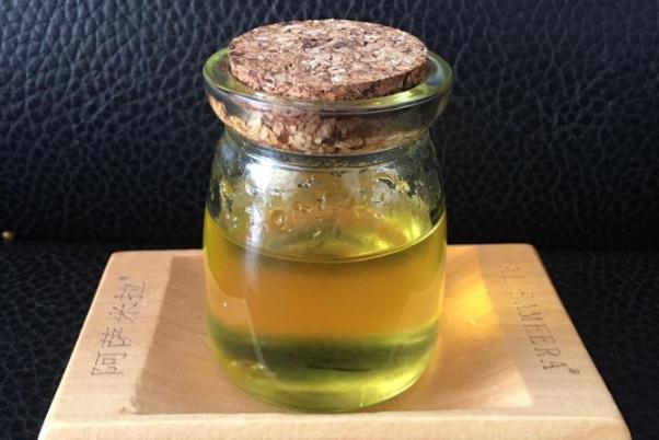 荷荷巴油對頭發(fā)的功效與作用 荷荷巴油對皮膚的功效與作用 荷荷巴油對頭發(fā)的功效與作用 荷荷巴油對皮膚的功效與作用