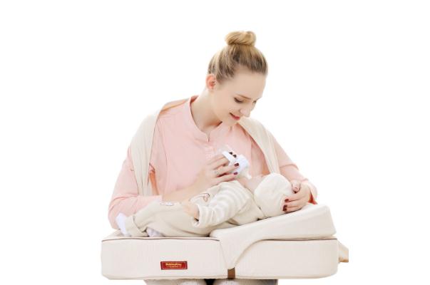 哺乳枕對(duì)嬰兒的危害 哺乳枕要不要買(mǎi)