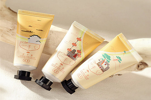 護(hù)手霜可以天天用嗎 每天抹護(hù)手霜好不好 護(hù)手霜可以天天用嗎 每天抹護(hù)手霜好不好