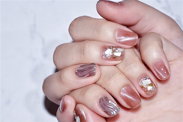 貓眼美甲要用專門的指甲油嗎 貓眼美甲要做多久 貓眼美甲要用專門的指甲油嗎 貓眼美甲要做多久