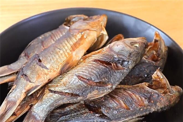 腌魚放鹽的比列是多少 腌魚放鹽后要不要密封 腌魚放鹽的比列是多少 腌魚放鹽后要不要密封