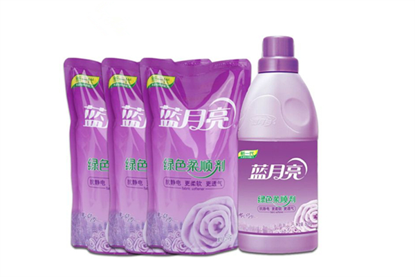 藍月亮柔順劑可以當(dāng)洗衣液用嗎 藍月亮柔順劑怎么用