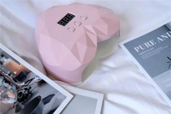 美甲燈是什么原理 美甲燈可以用什么替代 美甲燈是什么原理 美甲燈可以用什么替代