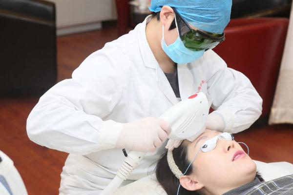 激光脫毛要脫幾次才干凈 激光脫毛要把毛刮干凈嗎 激光脫毛要脫幾次才干凈 激光脫毛要把毛刮干凈嗎