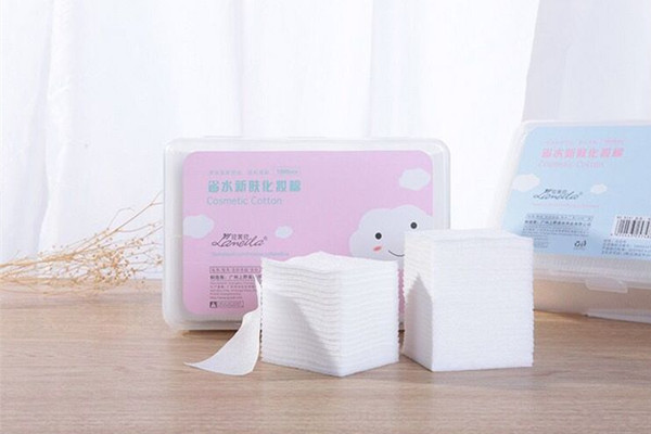 化妝棉能當(dāng)卸妝棉用嗎 化妝棉可以濕敷嗎 化妝棉能當(dāng)卸妝棉用嗎 化妝棉可以濕敷嗎