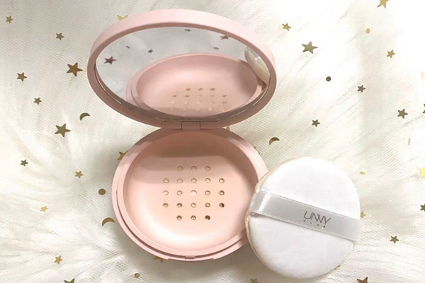 散粉跟定妝粉一樣嗎 散粉的主要成分是什么 散粉跟定妝粉一樣嗎 散粉的主要成分是什么