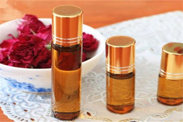 玫瑰精油豐胸效果怎么樣 玫瑰精油對胸部的功效和作用 玫瑰精油豐胸效果怎么樣 玫瑰精油對胸部的功效和作用