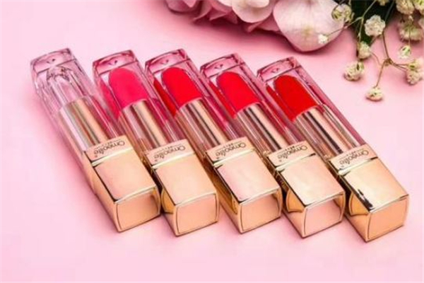 口紅雨衣涂在口紅前面還是后面 口紅雨衣的正確使用方法