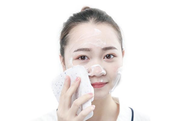 去角質(zhì)可以用在臉上嗎 去角質(zhì)可以用在身上嗎 去角質(zhì)可以用在臉上嗎 去角質(zhì)可以用在身上嗎