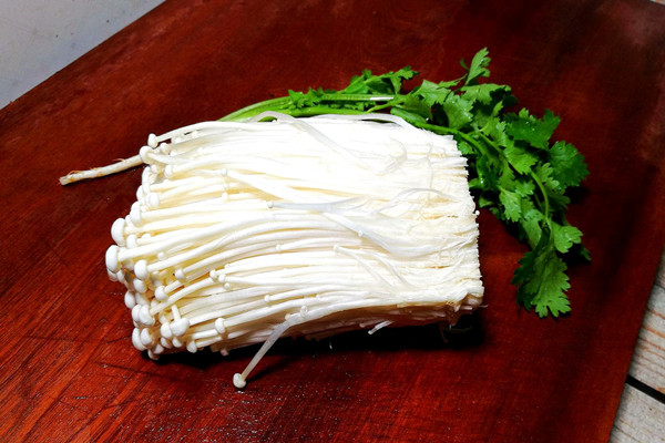 金針菇怎么看壞沒(méi)壞 金針菇有酒味能吃嗎 金針菇怎么看壞沒(méi)壞 金針菇有酒味能吃嗎