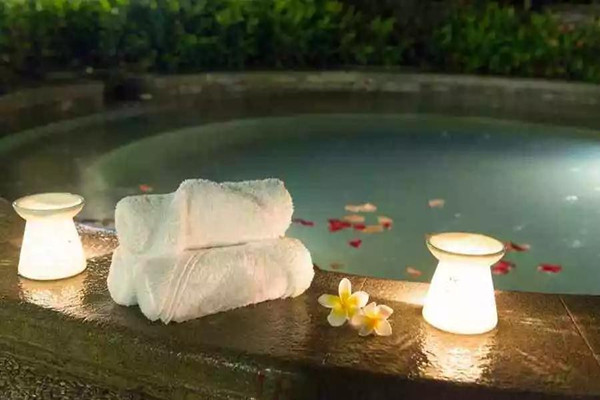 泡溫泉能治皮膚病嗎 泡溫泉能治風(fēng)濕嗎 泡溫泉能治皮膚病嗎 泡溫泉能治風(fēng)濕嗎