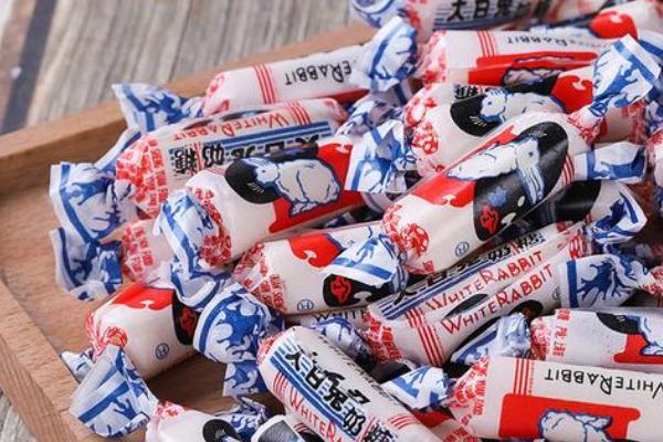 大白兔奶糖什么時(shí)候開(kāi)始生產(chǎn)的 大白兔奶糖的紙能吃嗎 大白兔奶糖什么時(shí)候開(kāi)始生產(chǎn)的 大白兔奶糖的紙能吃嗎