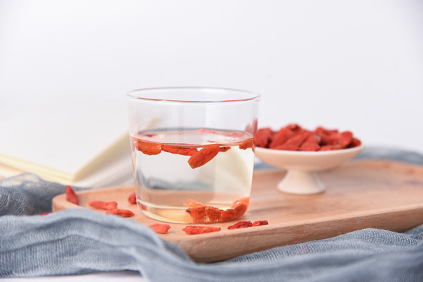 枸杞子泡水能隔夜喝嗎 枸杞子泡水可以減肥嗎 枸杞子泡水能隔夜喝嗎 枸杞子泡水可以減肥嗎