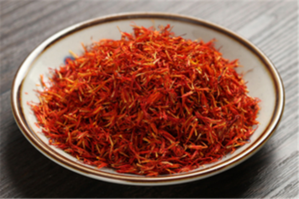 紅花和什么一起泡水喝最好 紅花可以和紅糖一起泡水喝嗎 紅花和什么一起泡水喝最好 紅花可以和紅糖一起泡水喝嗎