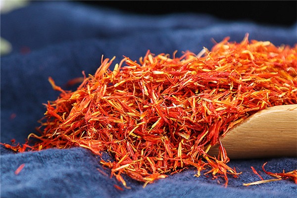 紅花適合男人喝嗎 紅花男人喝了有什么好處 紅花適合男人喝嗎 紅花男人喝了有什么好處