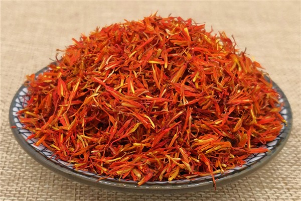 紅花適合什么樣的人喝 紅花可以降血壓?jiǎn)? alt=