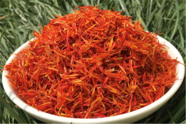 紅花適合男人喝嗎 紅花男人喝了有什么好處 紅花適合男人喝嗎 紅花男人喝了有什么好處