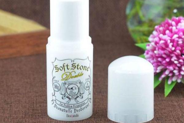 止汗石會(huì)導(dǎo)致腋下汗腺堵塞嗎 止汗噴霧和走珠有什么區(qū)別 止汗石會(huì)導(dǎo)致腋下汗腺堵塞嗎 止汗噴霧和走珠有什么區(qū)別