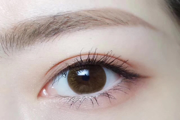 戴美瞳能滴眼藥水嗎 戴美瞳滴了眼藥水會怎么樣