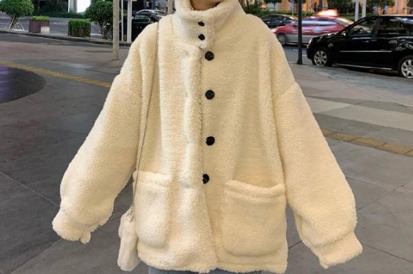 羊羔毛是軟的還是硬的 羊羔毛是皮毛一體嗎