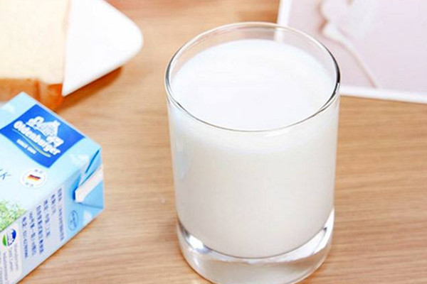 純牛奶的熱量高嗎 純牛奶喝了長胖嗎 純牛奶的熱量高嗎 純牛奶喝了長胖嗎