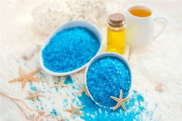 沐浴鹽和沐浴露的區(qū)別 沐浴鹽和沐浴露的正確使用方法 沐浴鹽和沐浴露的區(qū)別 沐浴鹽和沐浴露的正確使用方法