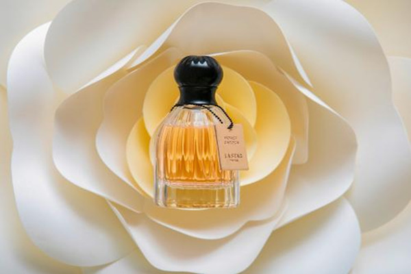 香水會不會過敏 香水需要搖晃再噴嗎 香水會不會過敏 香水需要搖晃再噴嗎