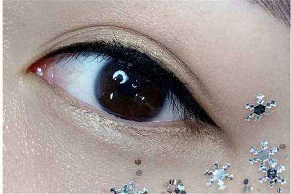 美瞳線會(huì)暈染嗎 美瞳線暈染了怎么處理 美瞳線會(huì)暈染嗎 美瞳線暈染了怎么處理