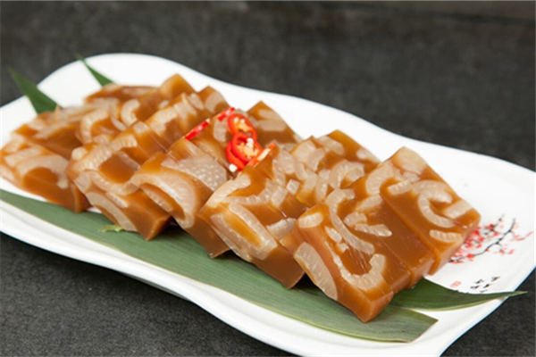 肉皮凍水和肉皮的比例 肉皮凍水少了可以加水嗎 肉皮凍水和肉皮的比例 肉皮凍水少了可以加水嗎