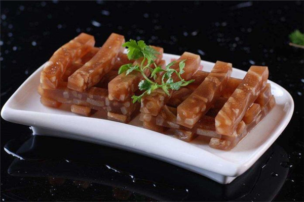 肉皮凍水和肉皮的比例 肉皮凍水少了可以加水嗎 肉皮凍水和肉皮的比例 肉皮凍水少了可以加水嗎